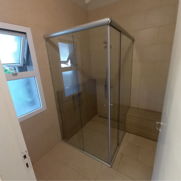 mampara corrediza box para baño de vidrio templado y aluminio anonizado Baños esteticos y modernos.