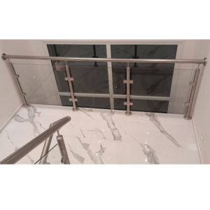 Baranda de Vidrio y Parantes con Pinzas Acero Inox