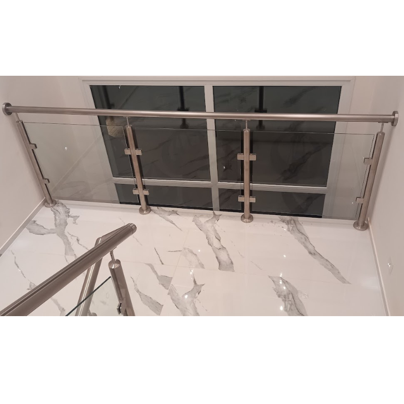 Baranda de Vidrio y Parantes con Pinzas Acero Inox - CristalFusion