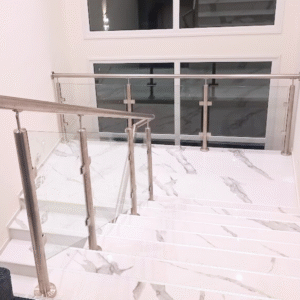 Baranda de Vidrio y Parantes con Pinzas Acero Inox