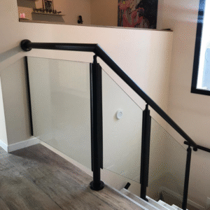 Baranda de Vidrio y Postes Acero Inox Color Negro
